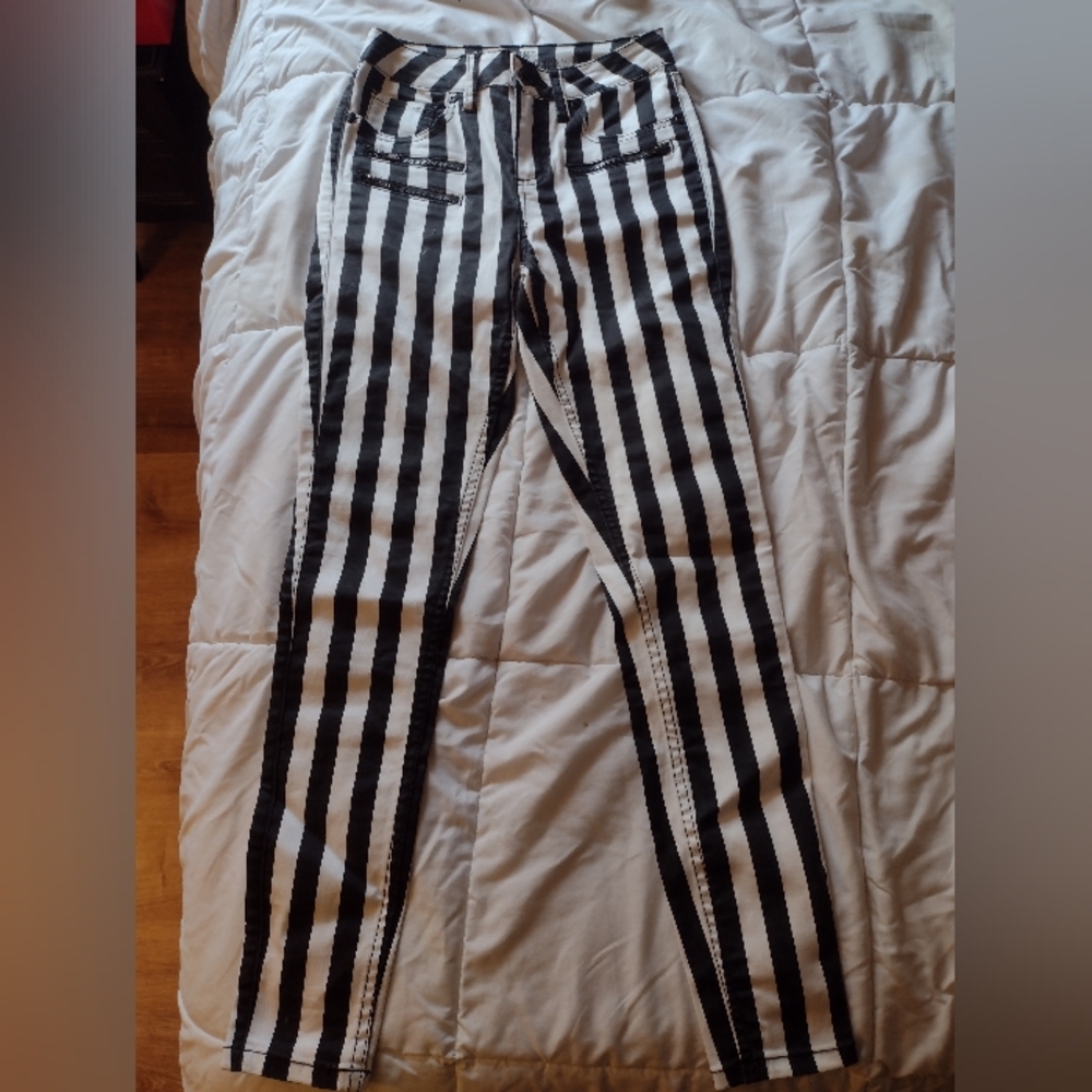 Hot Topic black and white striped high waist skinny jeans